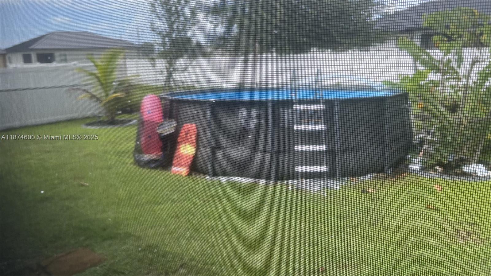 A backyard features a round above-ground swimming pool with a ladder and a small palm tree — 2829 NW 7 TERRACE, Cape Coral FL 33993, CAPE CORAL, FL