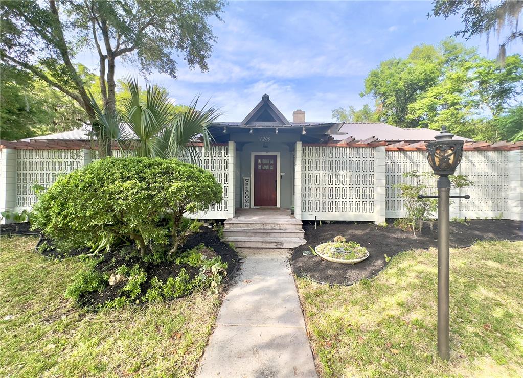 1206 SUNSHINE AVENUE