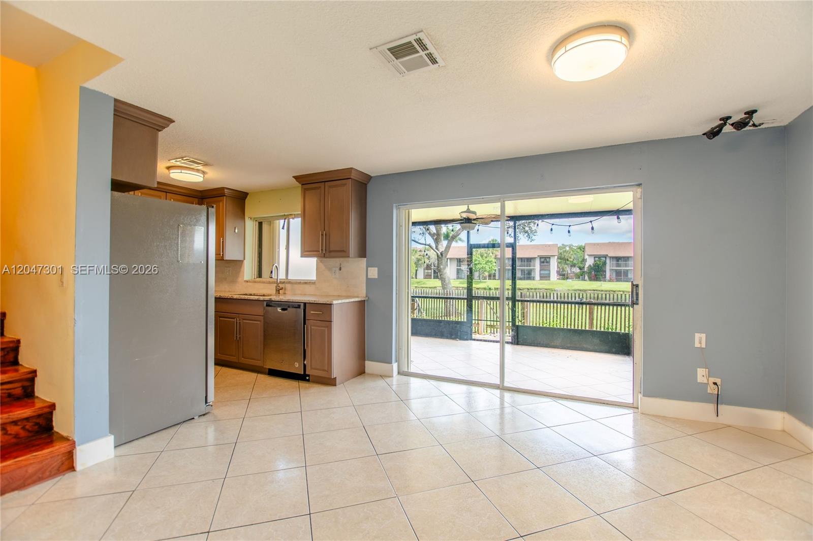 9803 NW 37th St, Sunrise FL 33351