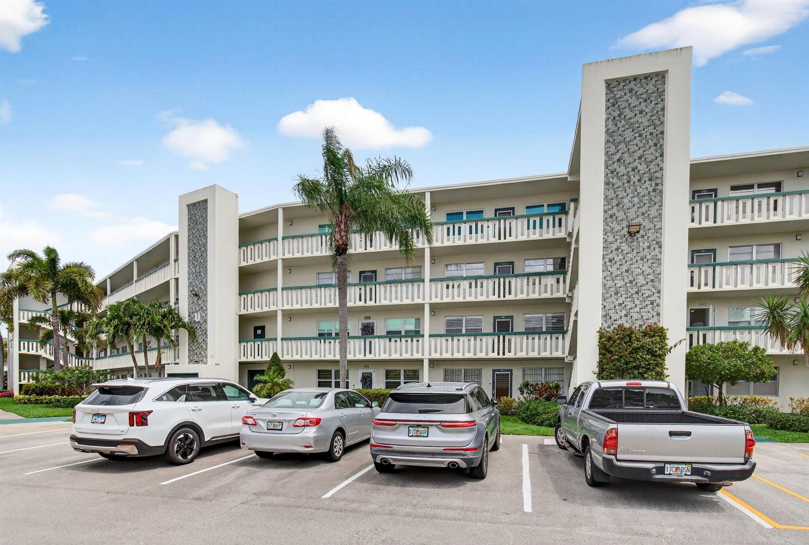 3084 Oakridge U, Deerfield Beach FL 33442