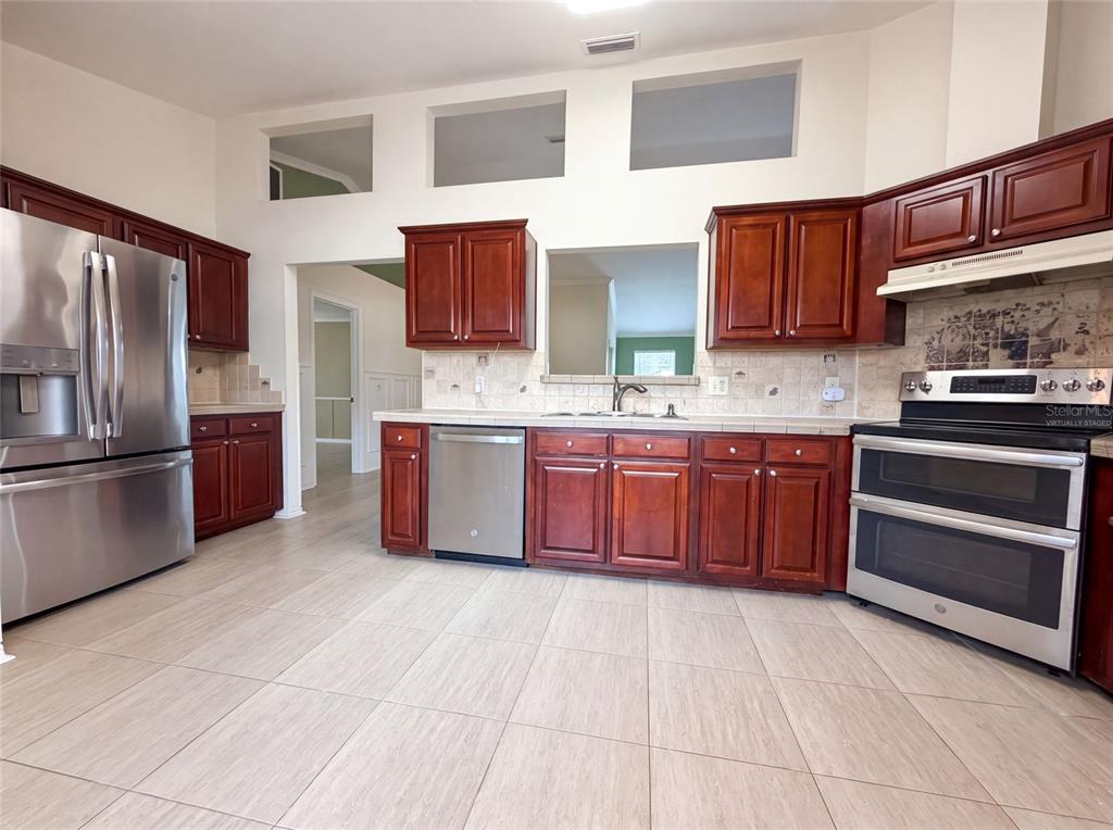 944 NW 87TH DRIVE, GAINESVILLE, FL — photo 2 of 23
