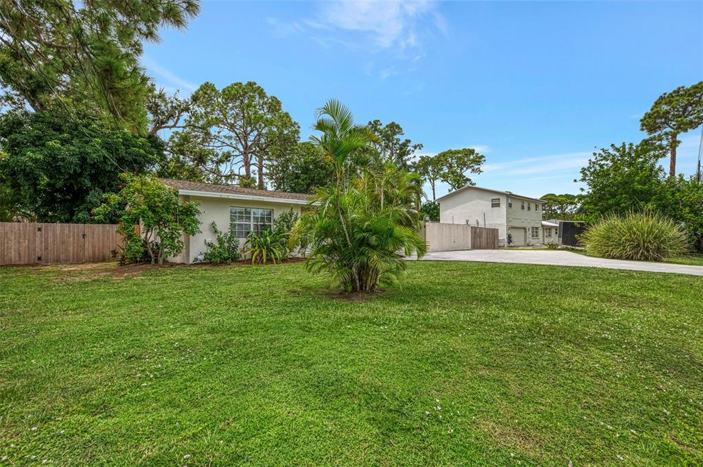 2136 BRUECKNER DRIVE, SARASOTA, FL — photo 3 of 30