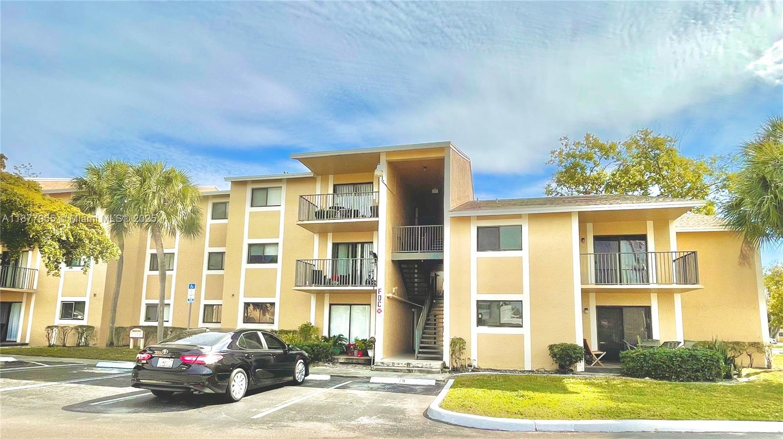 251 W Palm Cir W # 206, Pembroke Pines FL 33025