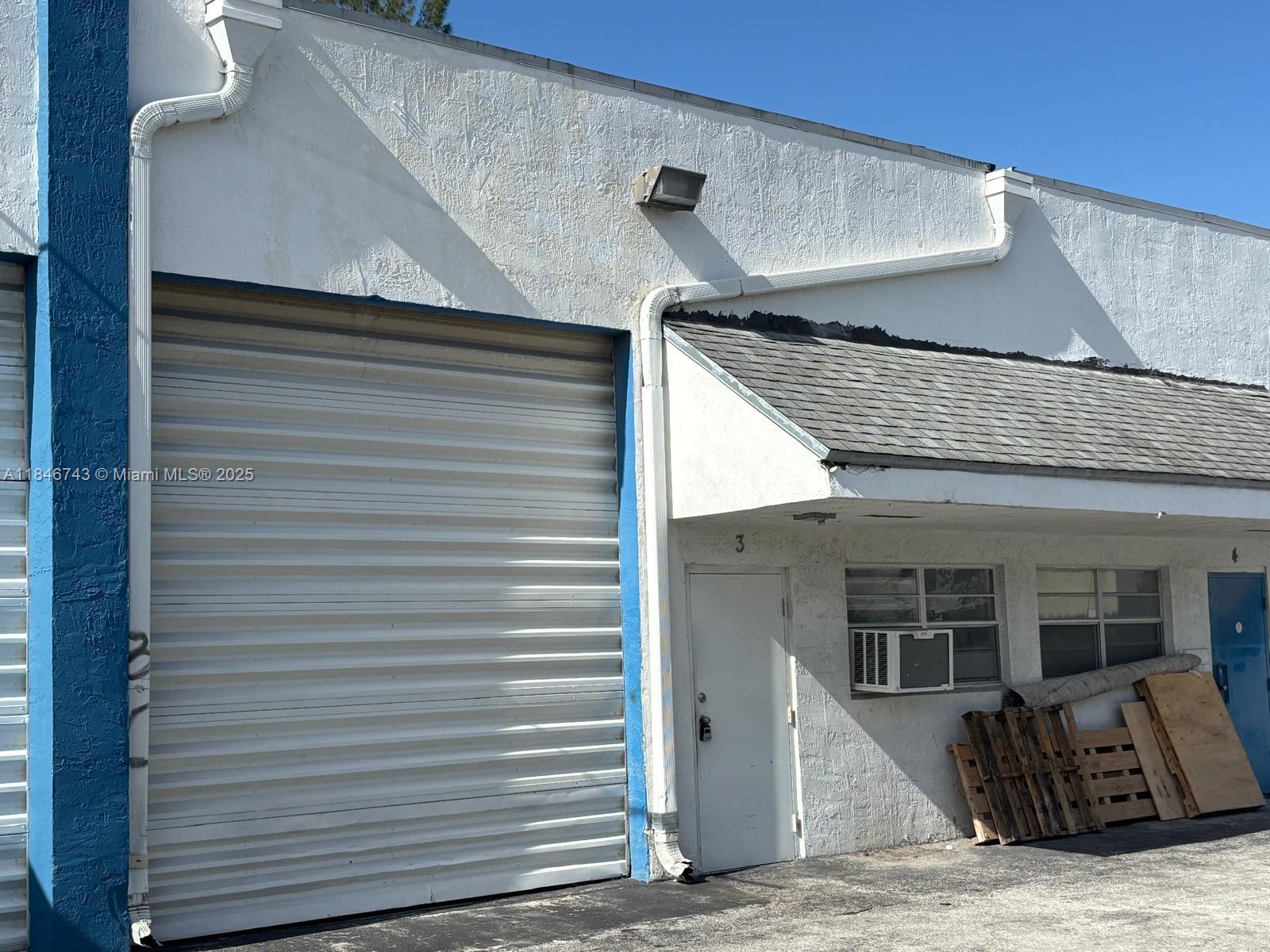 OPA-LOCKA, FL — photo 2 of 9