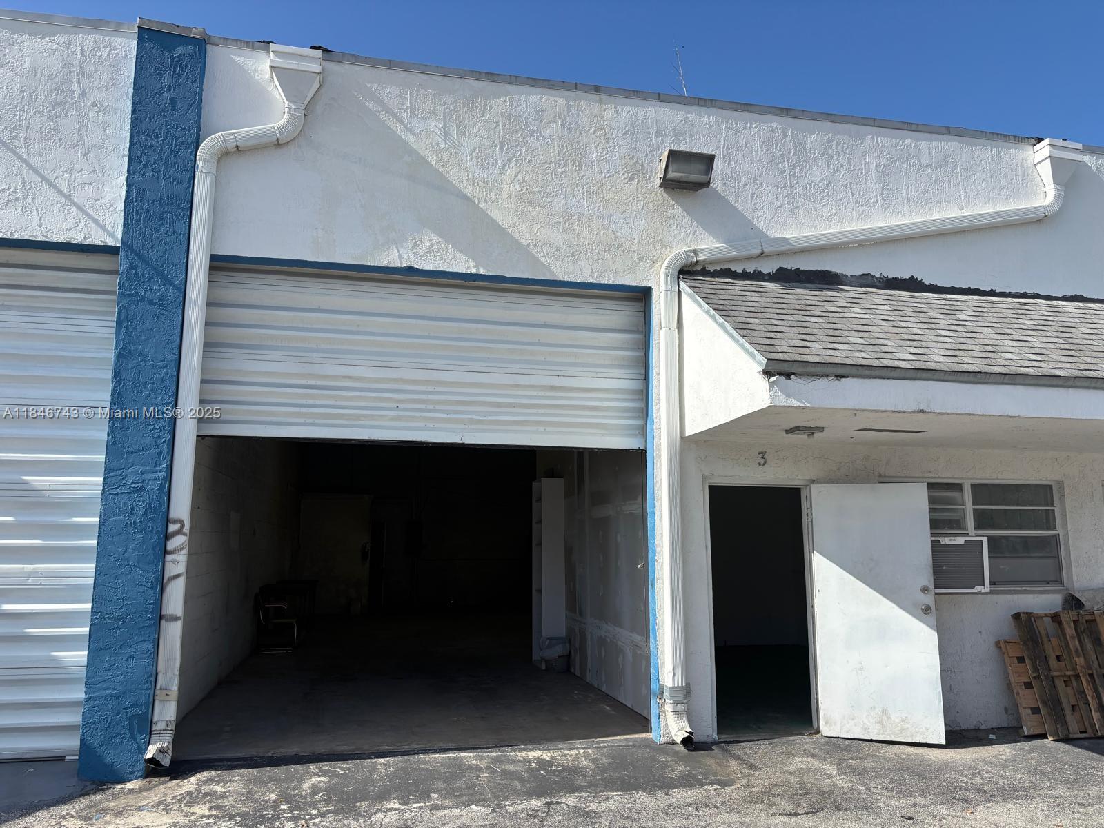 OPA-LOCKA, FL — photo 3 of 9