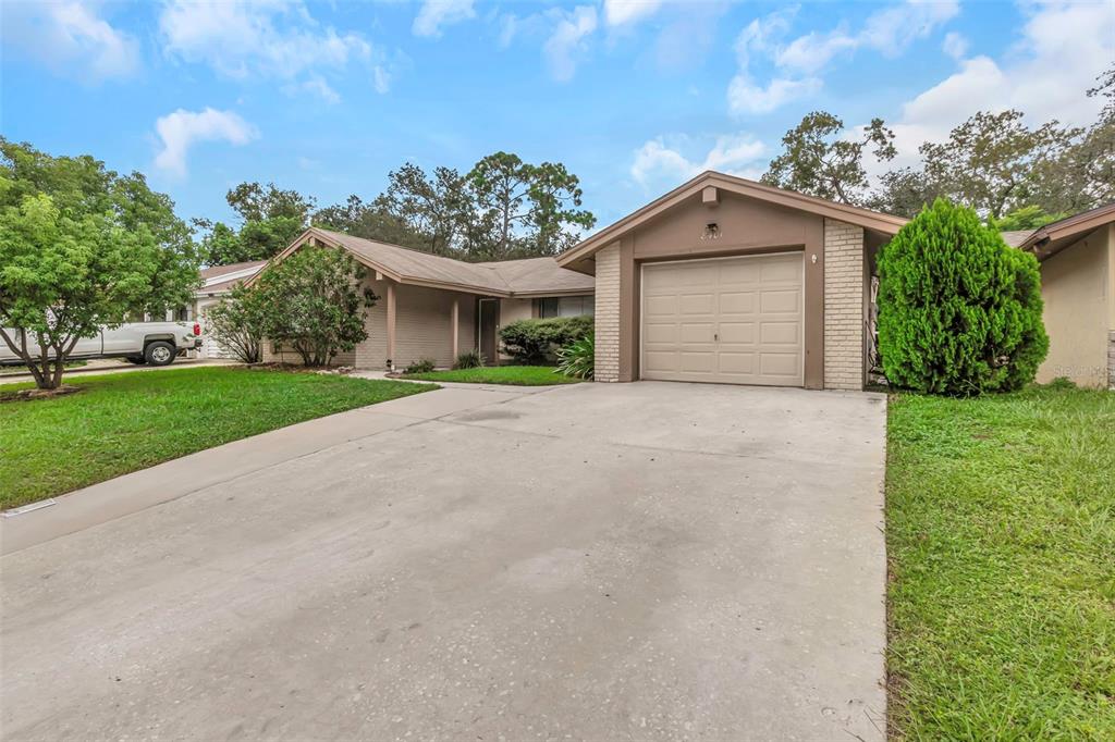 8401 CLOVER HILL LOOP