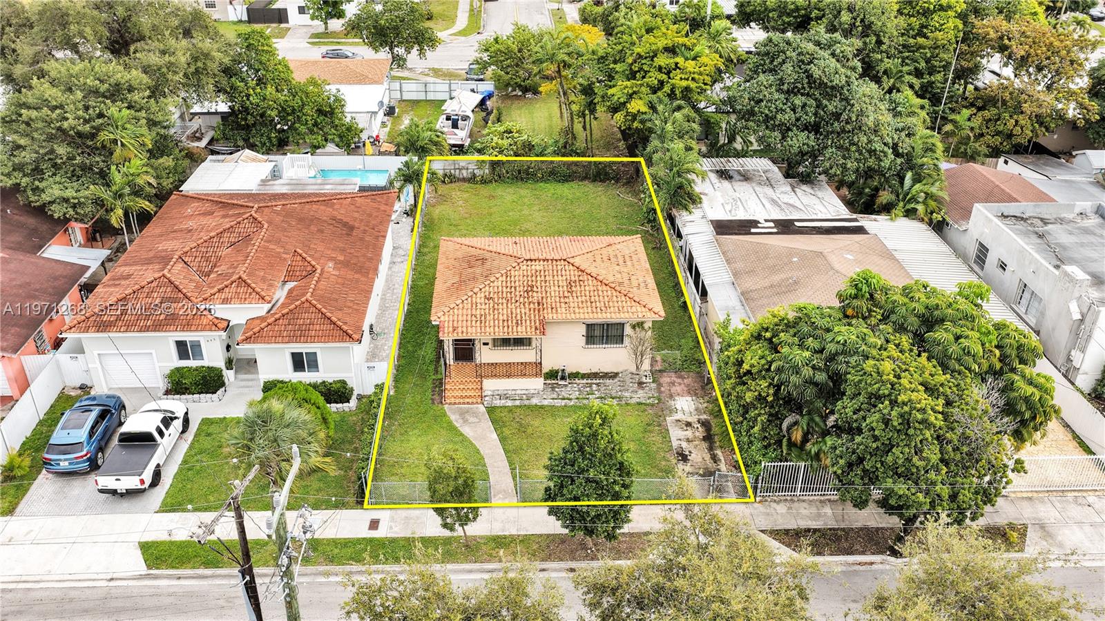 831 NW 21st Ct, Miami FL 33125