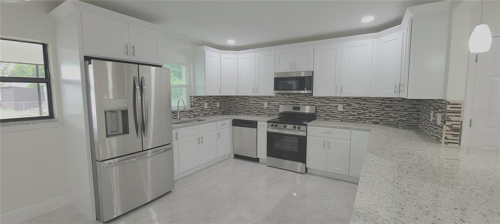 2804 4TH STREET E, BRADENTON, FL — photo 4 of 10
