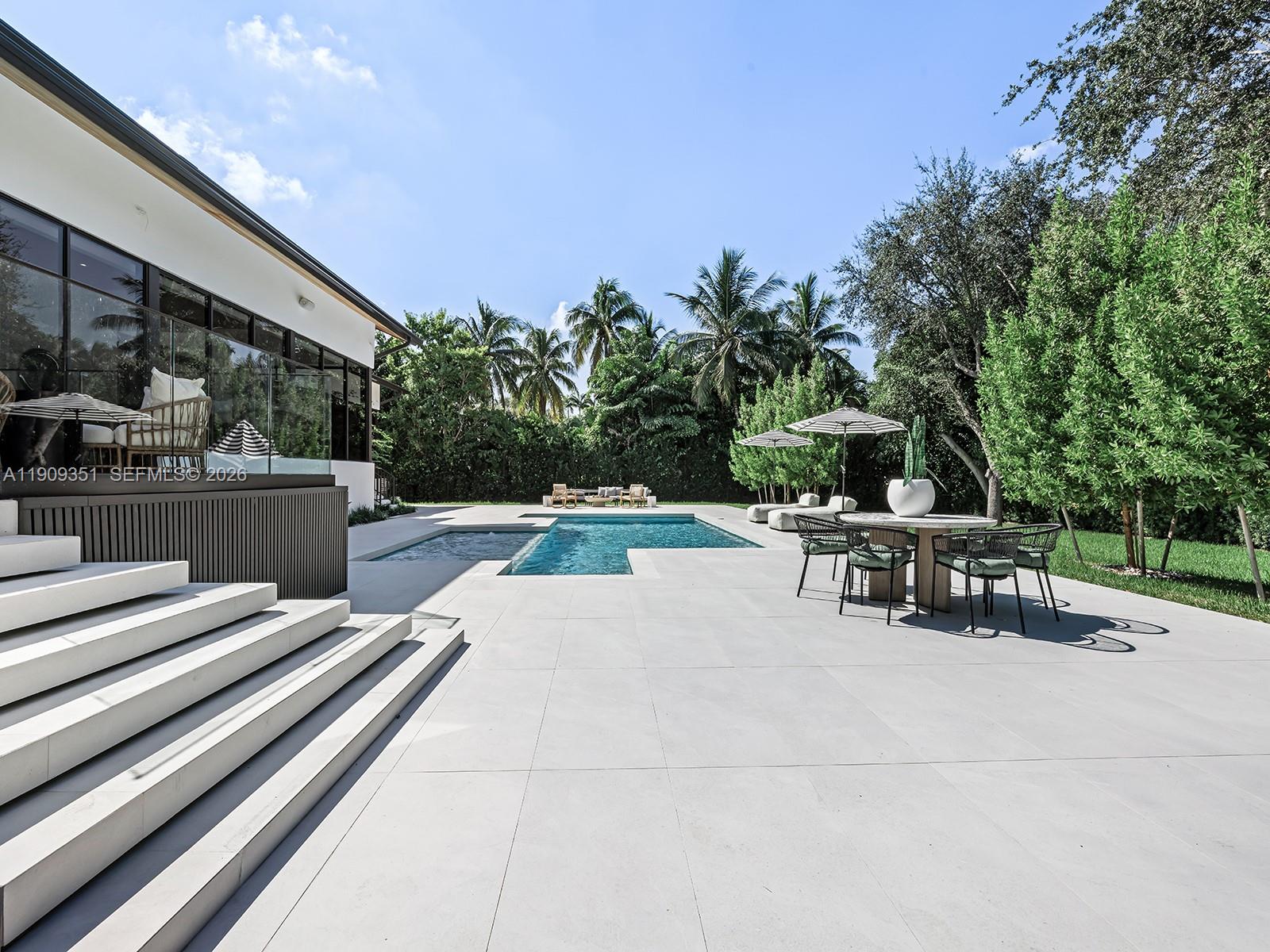 7910 Los Pinos Cir, Coral Gables FL 33143