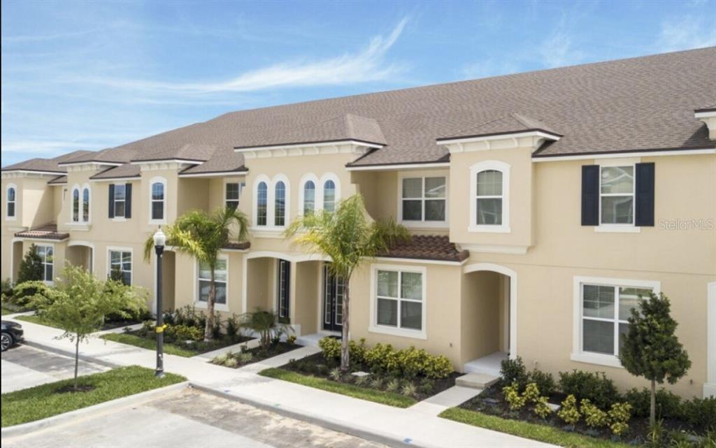 1561 CAREY PALM CIRCLE