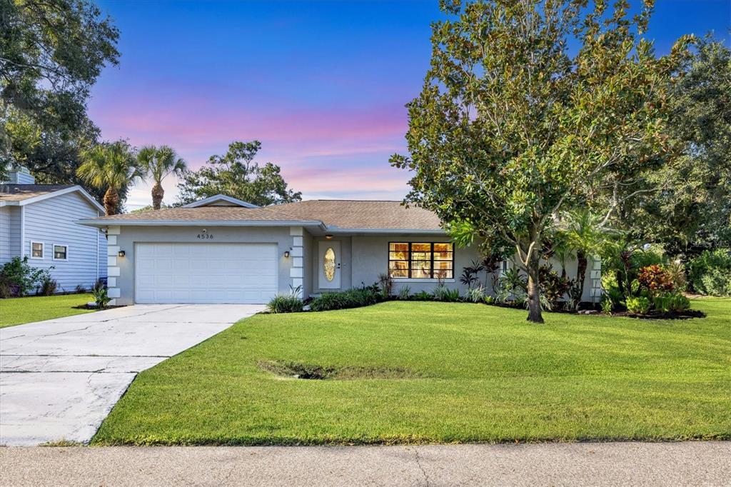 4536 ROBIN HOOD TRAIL W