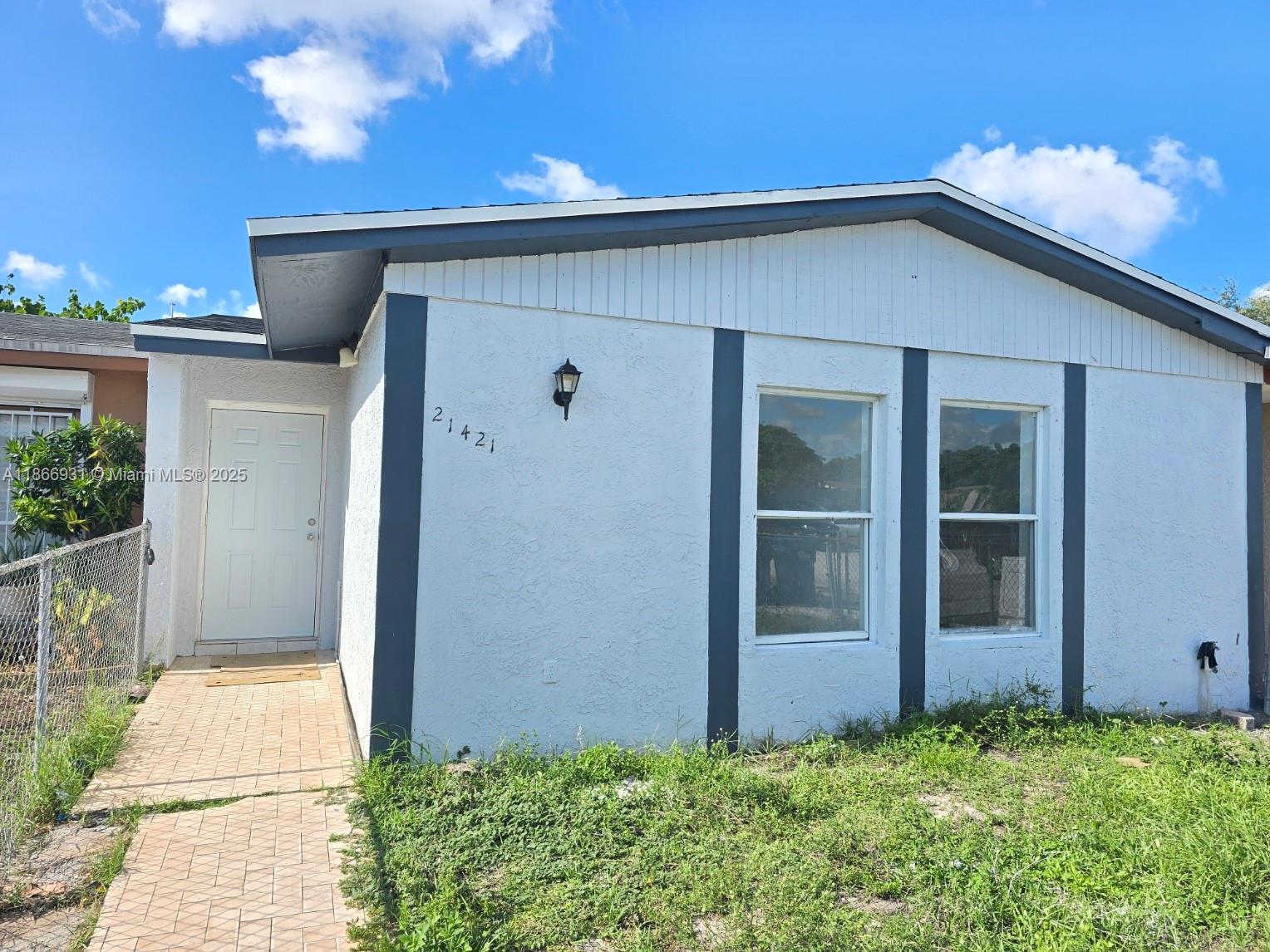 21421 NW 39th Ave, Miami Gardens FL 33055