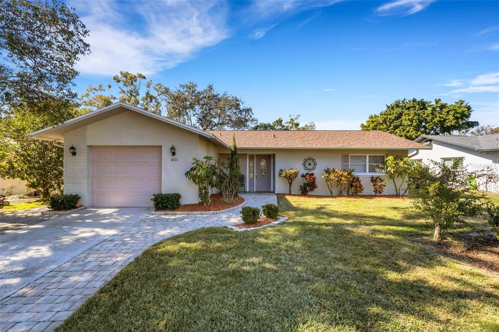 1601 W DORCHESTER DRIVE
