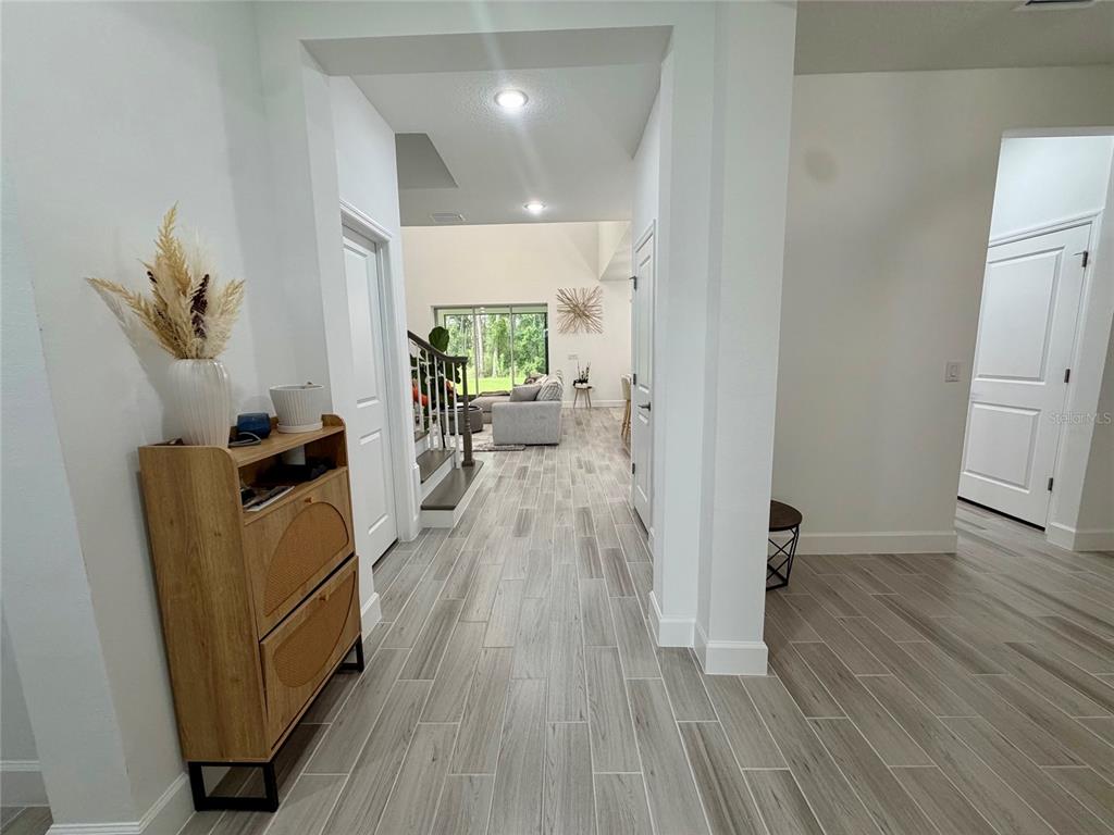 33901 LANDSMAN LOOP, WESLEY CHAPEL, FL — photo 2 of 25