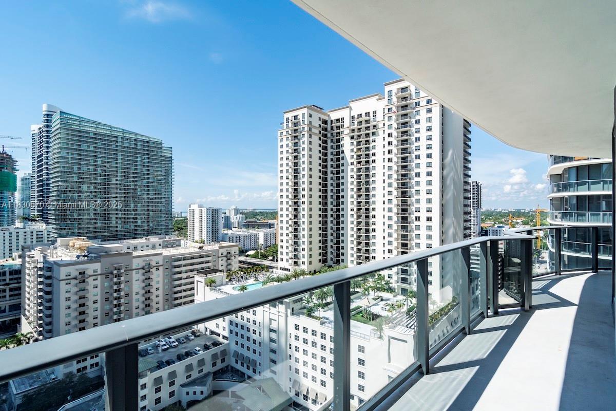 45 SW 9th St # 1906, Miami FL 33130