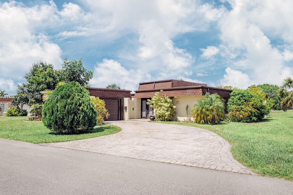 5311 Banyan Ln, Tamarac FL 33319
