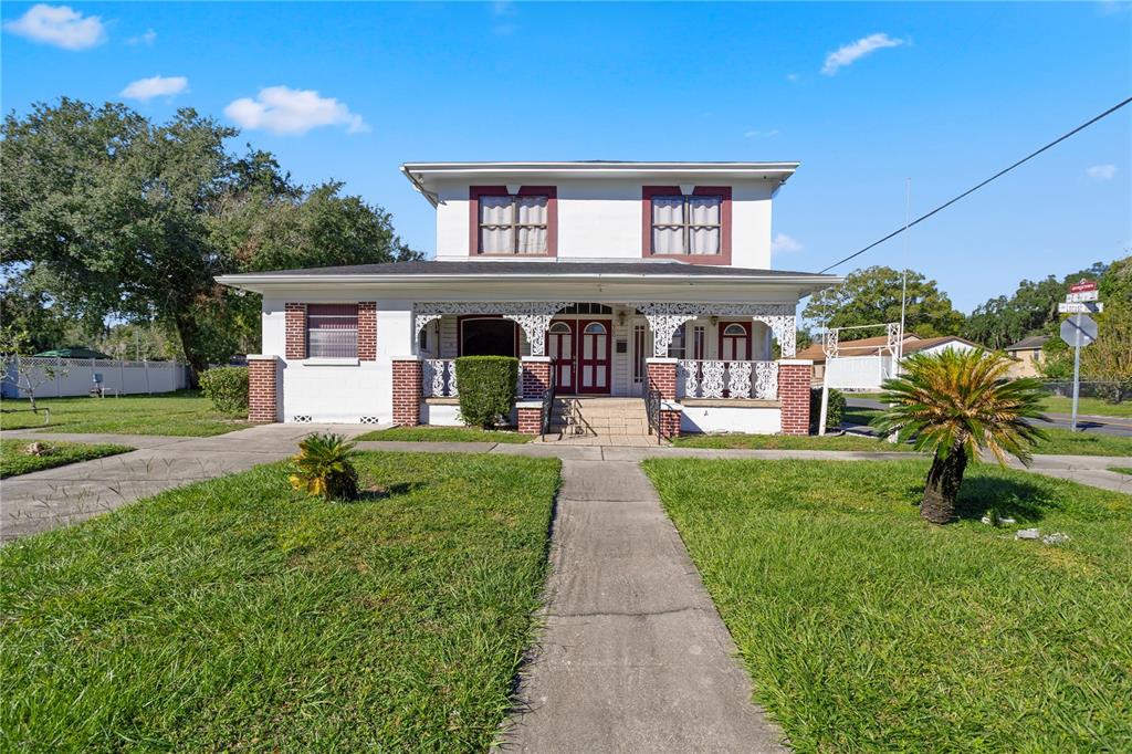 900 S LOCUST AVENUE