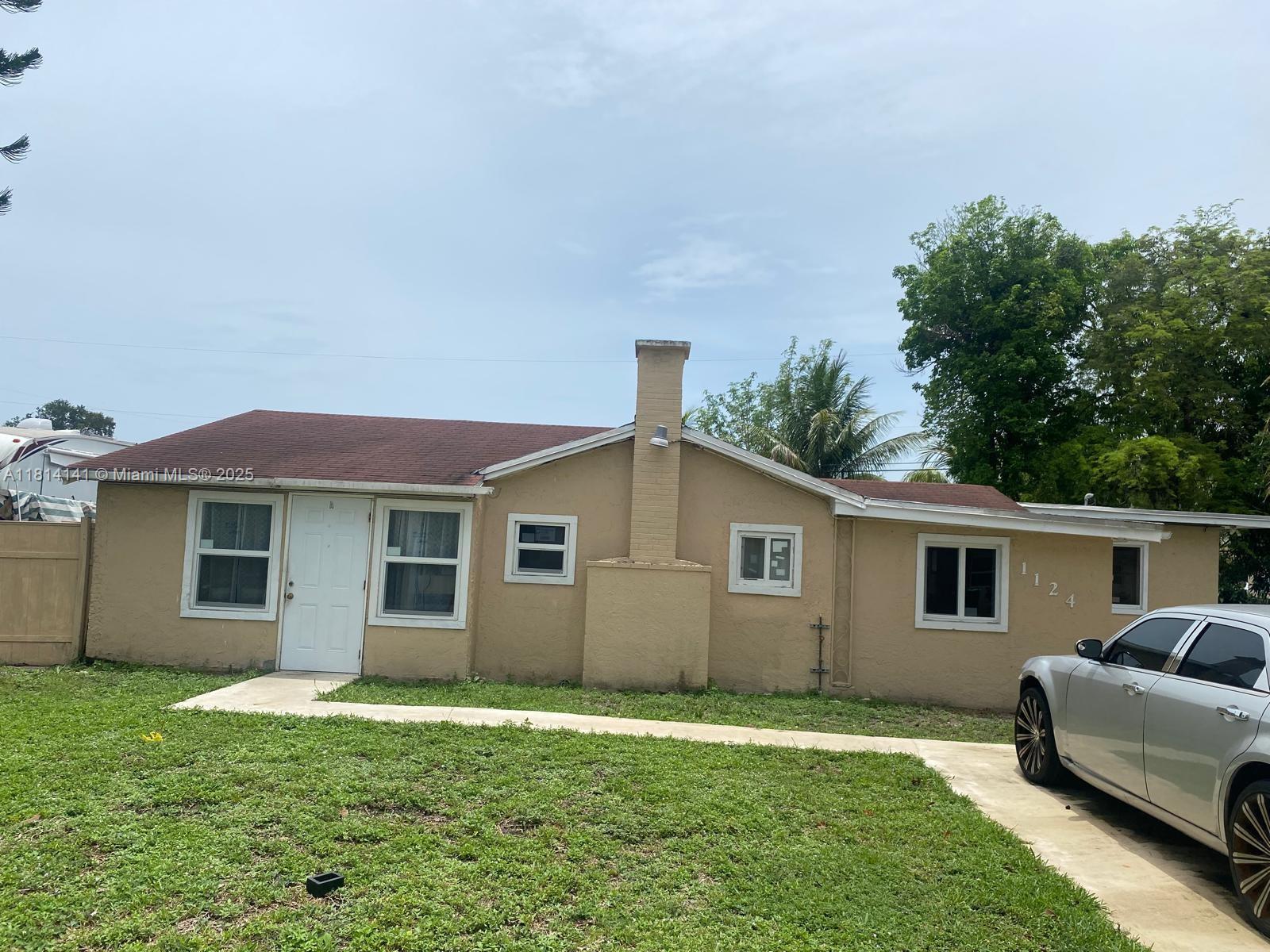 1124 NW 100th Ter, Miami FL 33150