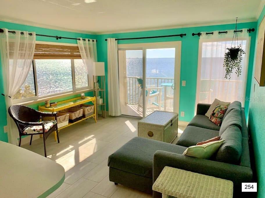 2506 N ROCKY POINT DRIVE UNIT 254