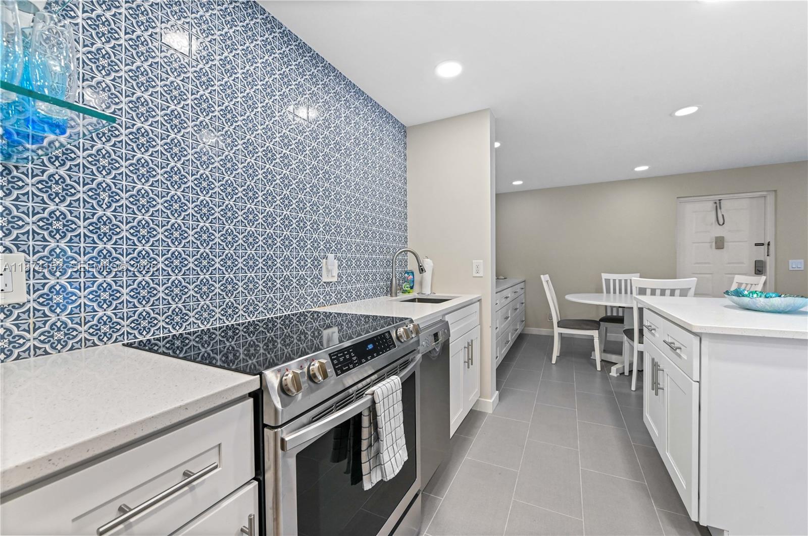 812 Sky Pine Way # C2, Green Acres FL 33415