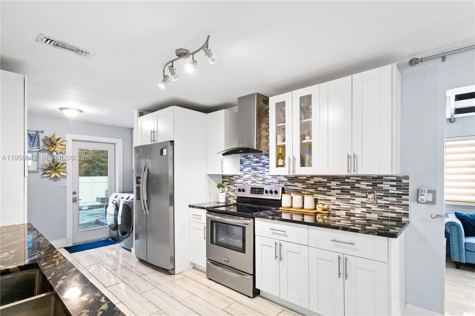 821 N 73rd Ter, Hollywood FL 33024