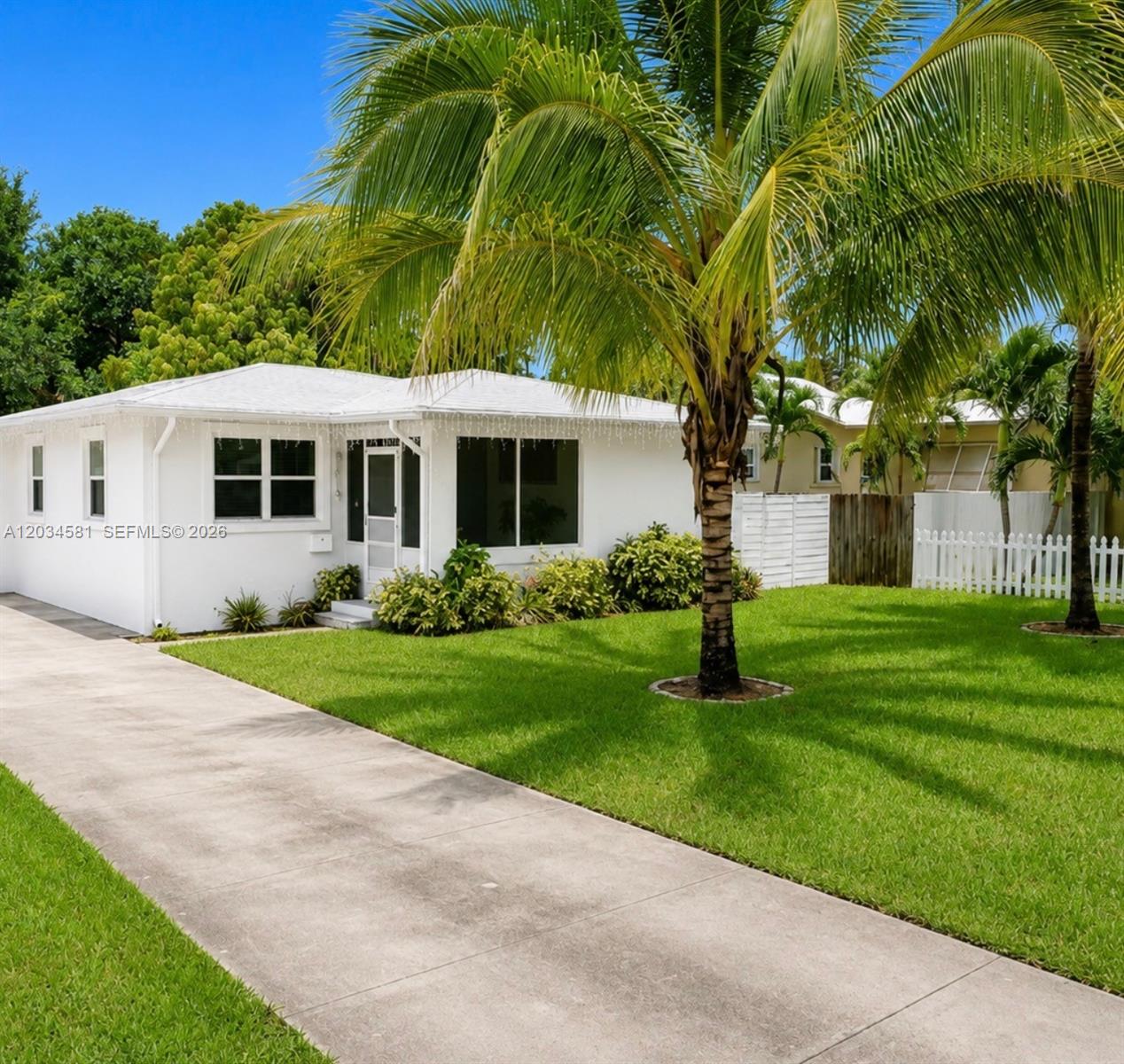 2735 Dewey St, Hollywood FL 33020