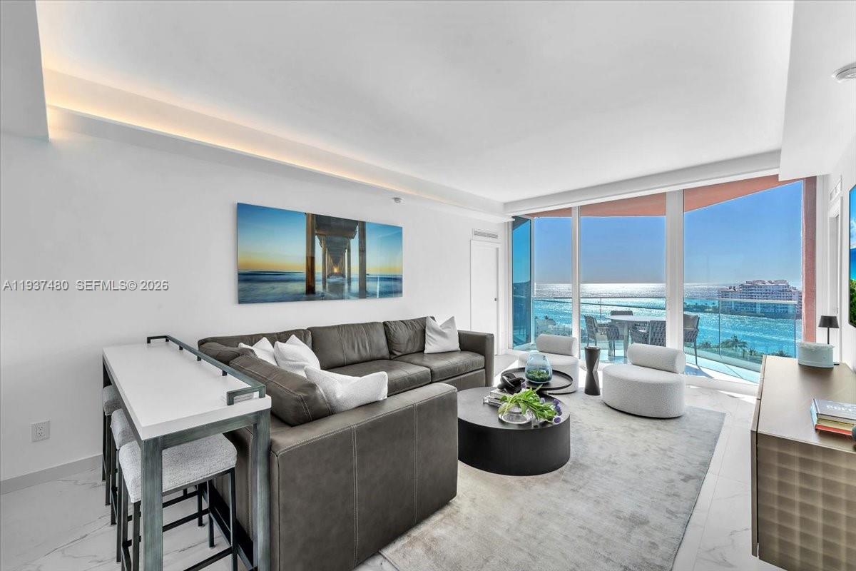300 S Pointe Dr # 1404, Miami Beach FL 33139