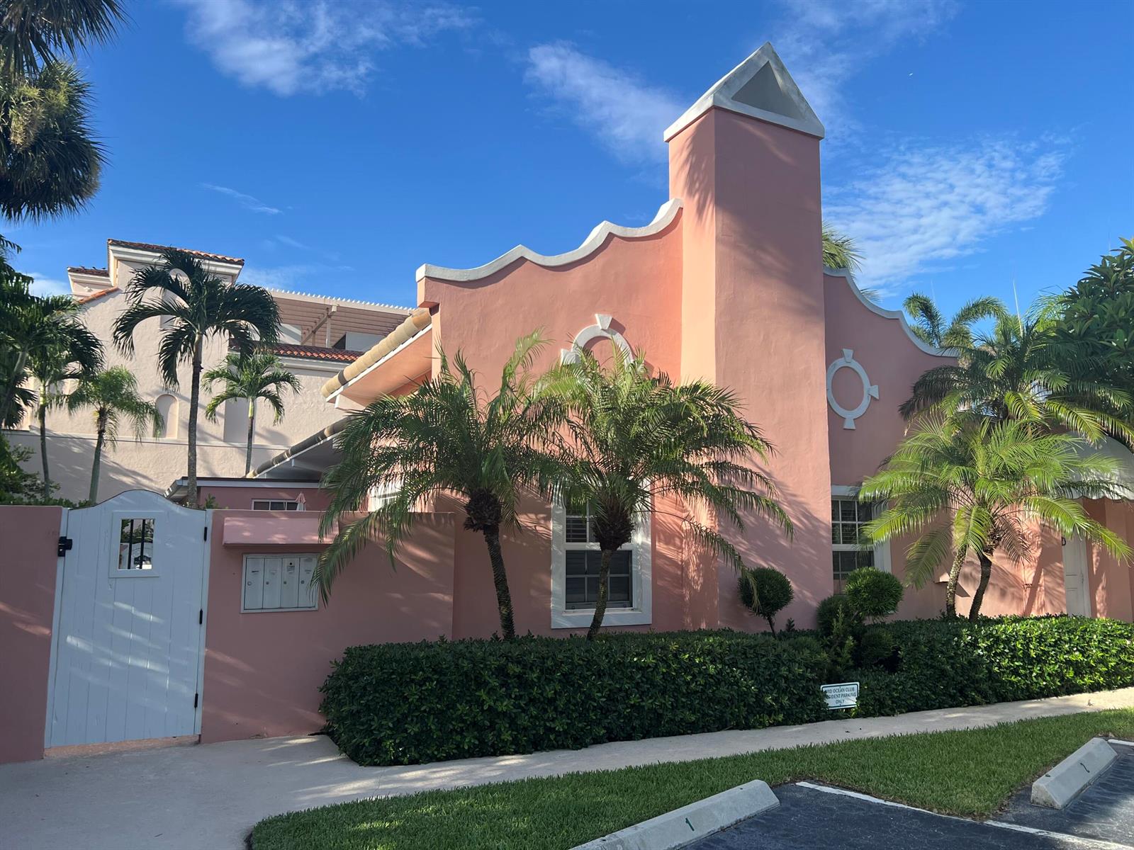 142 Peruvian Avenue # 101, Palm Beach FL 33480