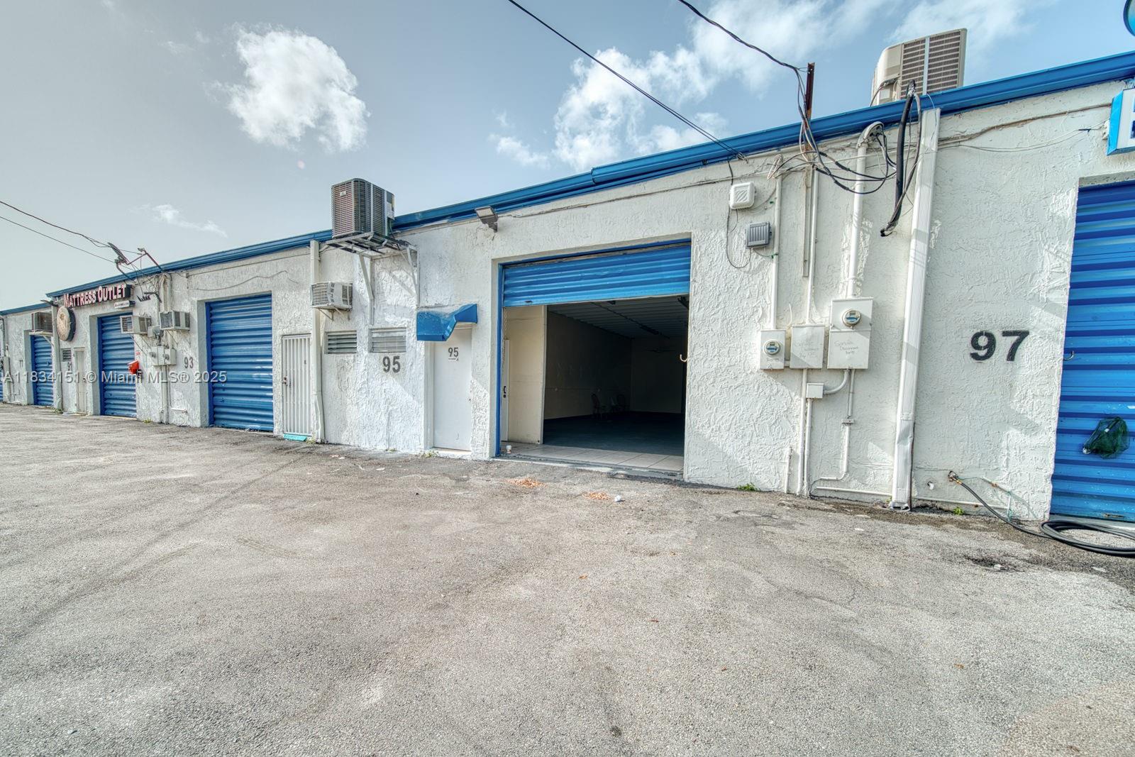 2,500 SF Flex Space For Rent In North Miami Beach, North Miami Beach FL 33169