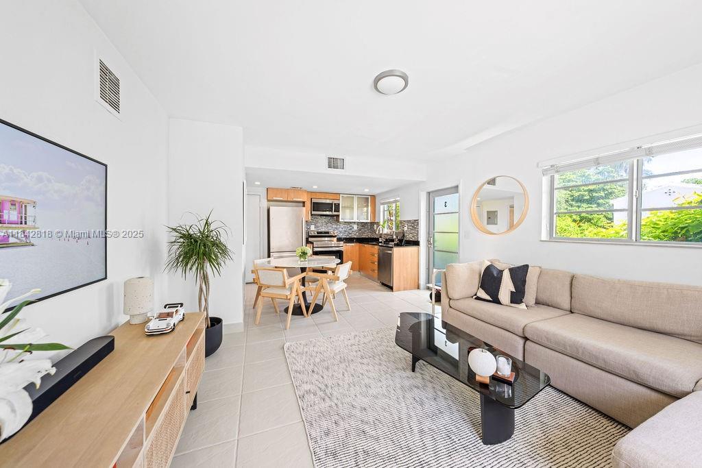 1050 7th St # 3, Miami Beach FL 33139