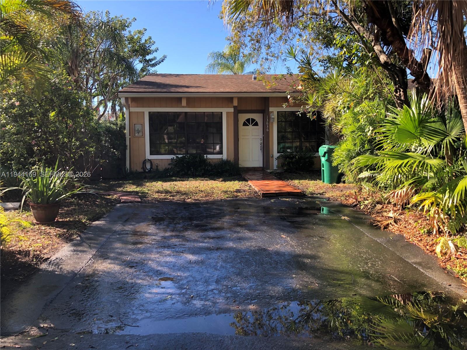 13636 SW 102nd Ln, Miami FL 33186