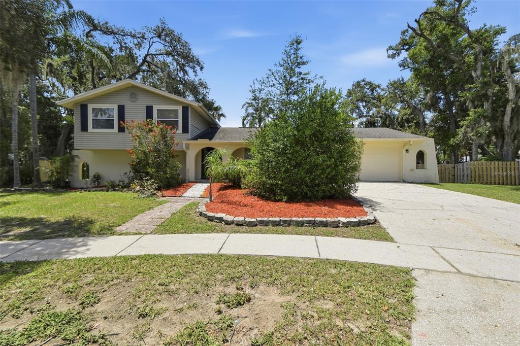 1200 LAKE VALRICO LANE