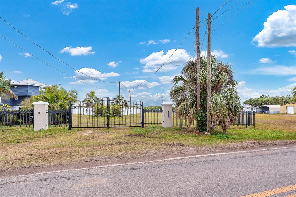 3304 W SHELL POINT ROAD, RUSKIN, FL — photo 4 of 23