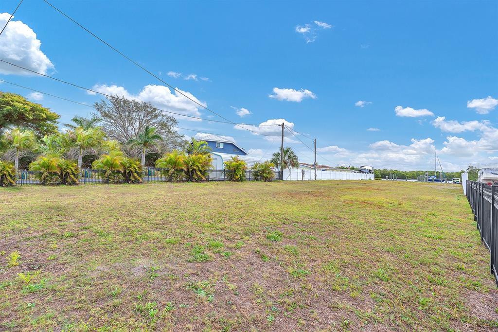 3304 W SHELL POINT ROAD, RUSKIN, FL — photo 5 of 23