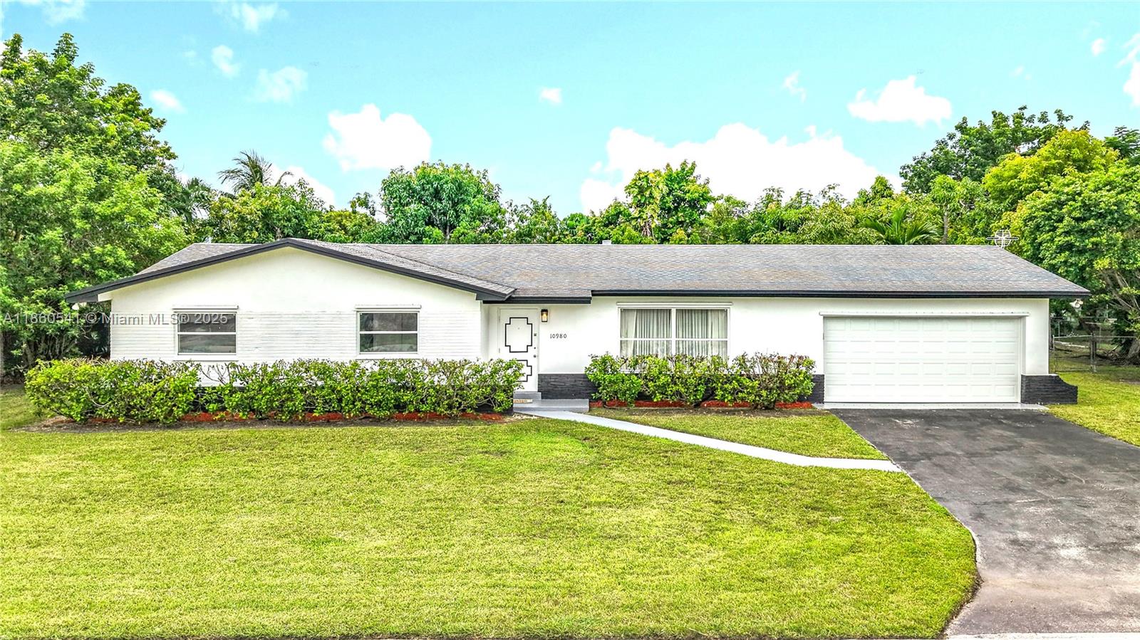 10980 SW 116th St, Miami FL 33176