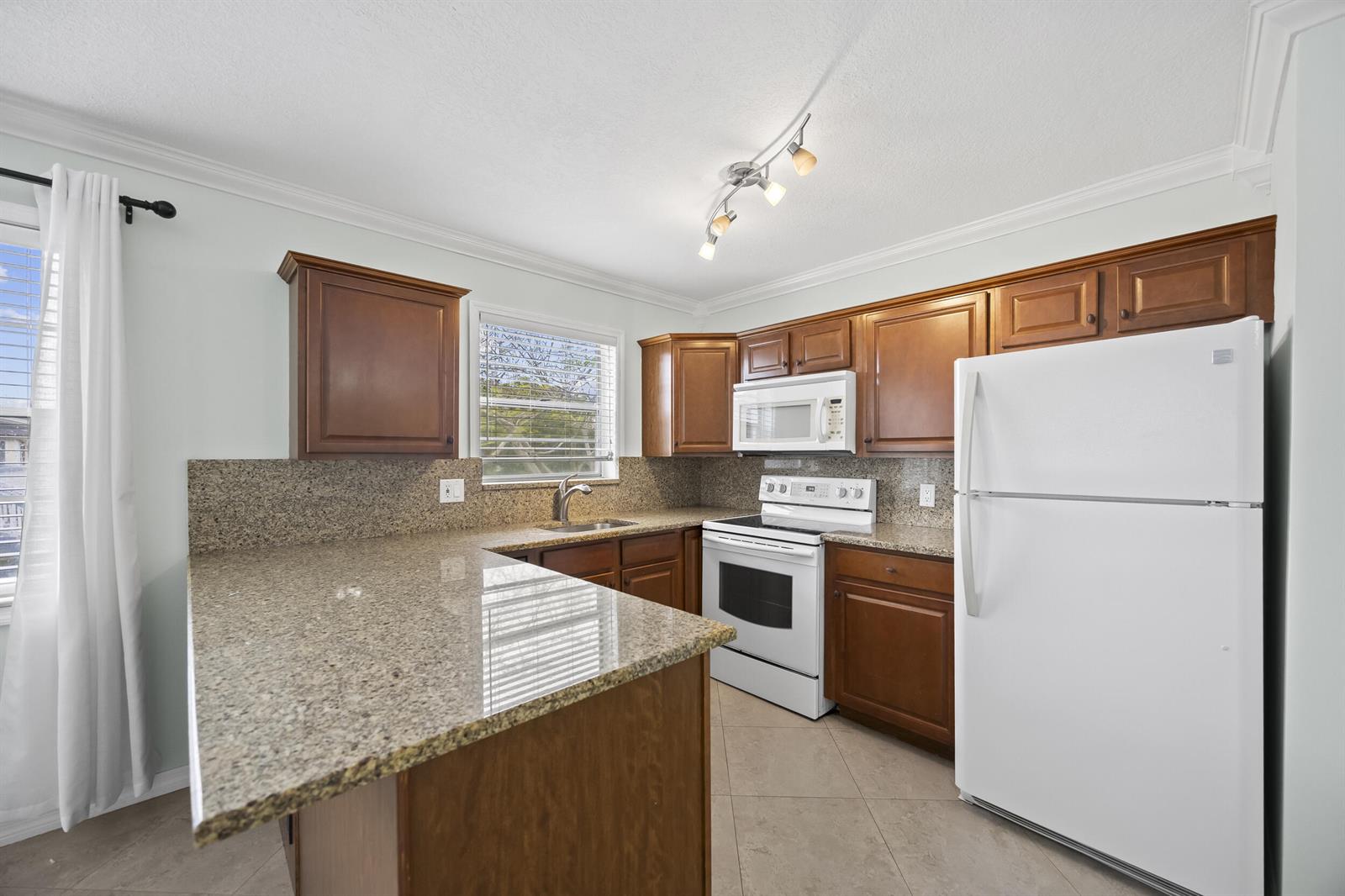 144 Canterbury F, West Palm Beach FL 33417