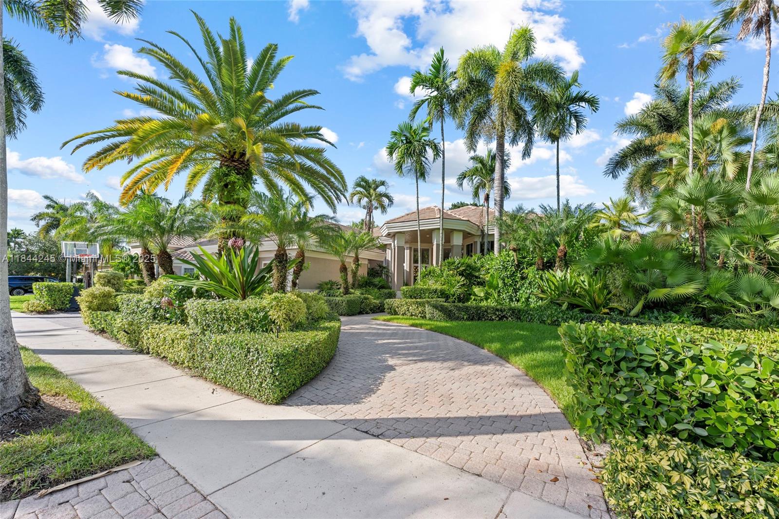 2508 Princeton Ct, Weston FL 33327