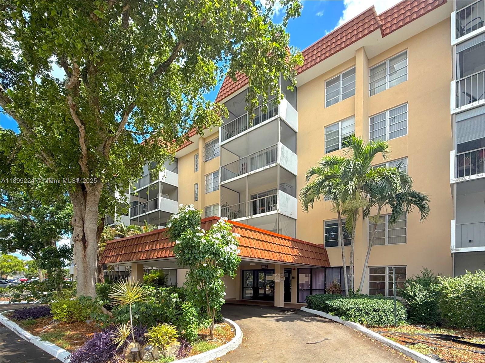 4160 Inverrary Dr # 212, Lauderhill FL 33319