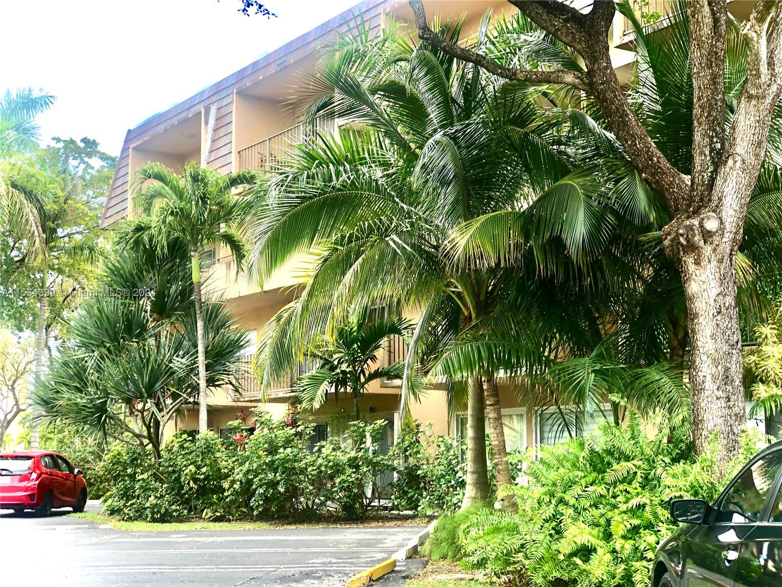 7900 Camino Cir # 402, Miami FL 33143