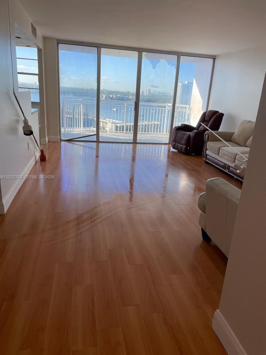 18021 Biscayne Blvd, Aventura FL 33160