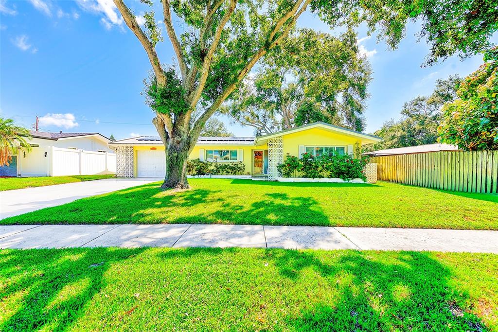 1829 CHATEAU DRIVE E