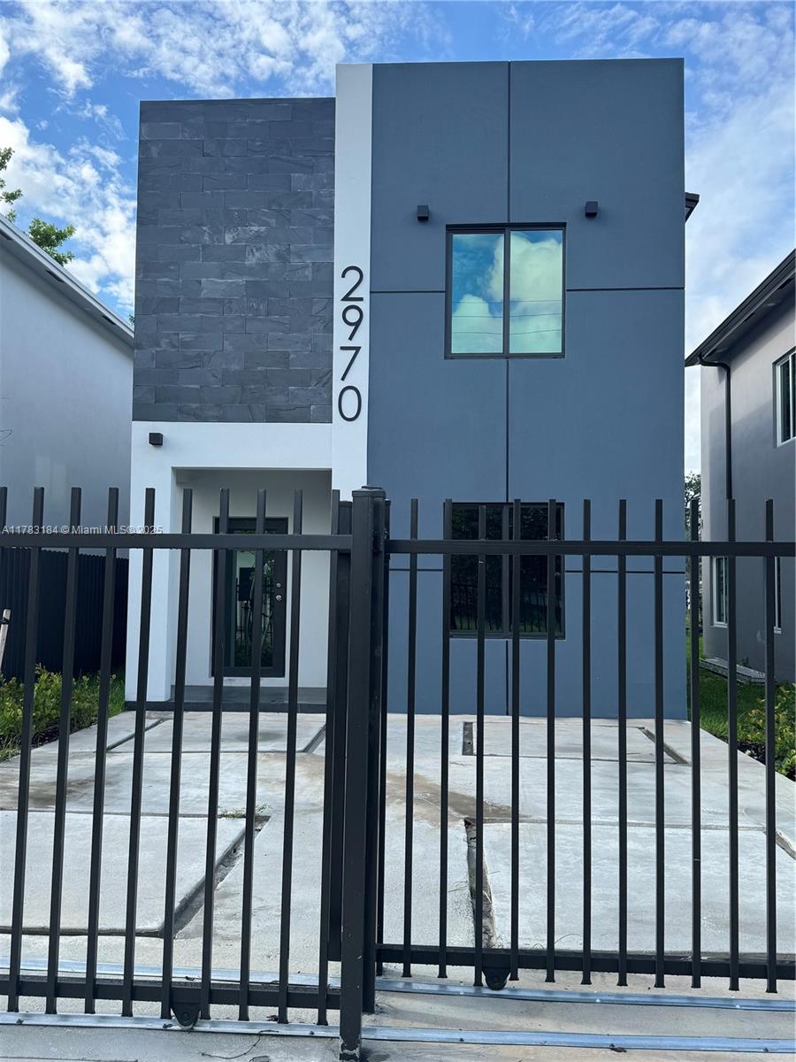 2970 NW 45, Miami FL 33142
