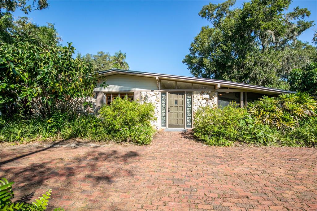 657 LAKE DRIVE