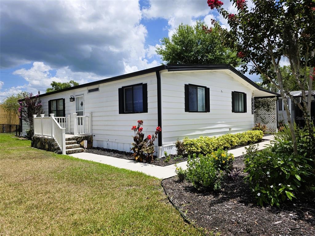 21052 LITTLE MAGENS LOOP, LUTZ, FL — photo 2 of 30