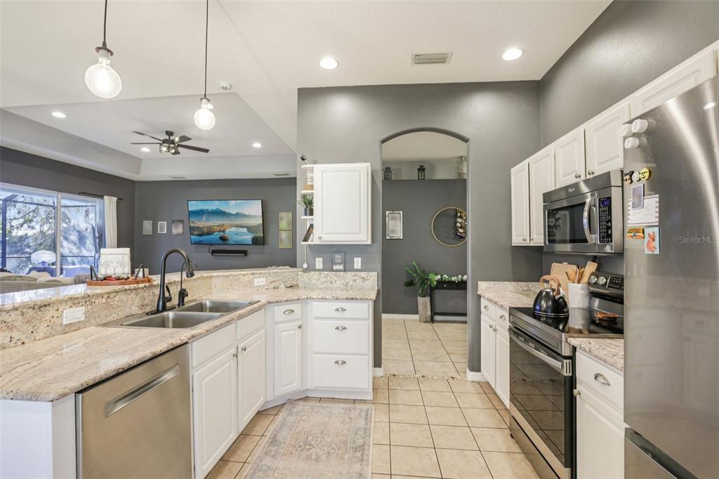 8348 47TH STREET CIRCLE E, PALMETTO, FL — photo 3 of 30