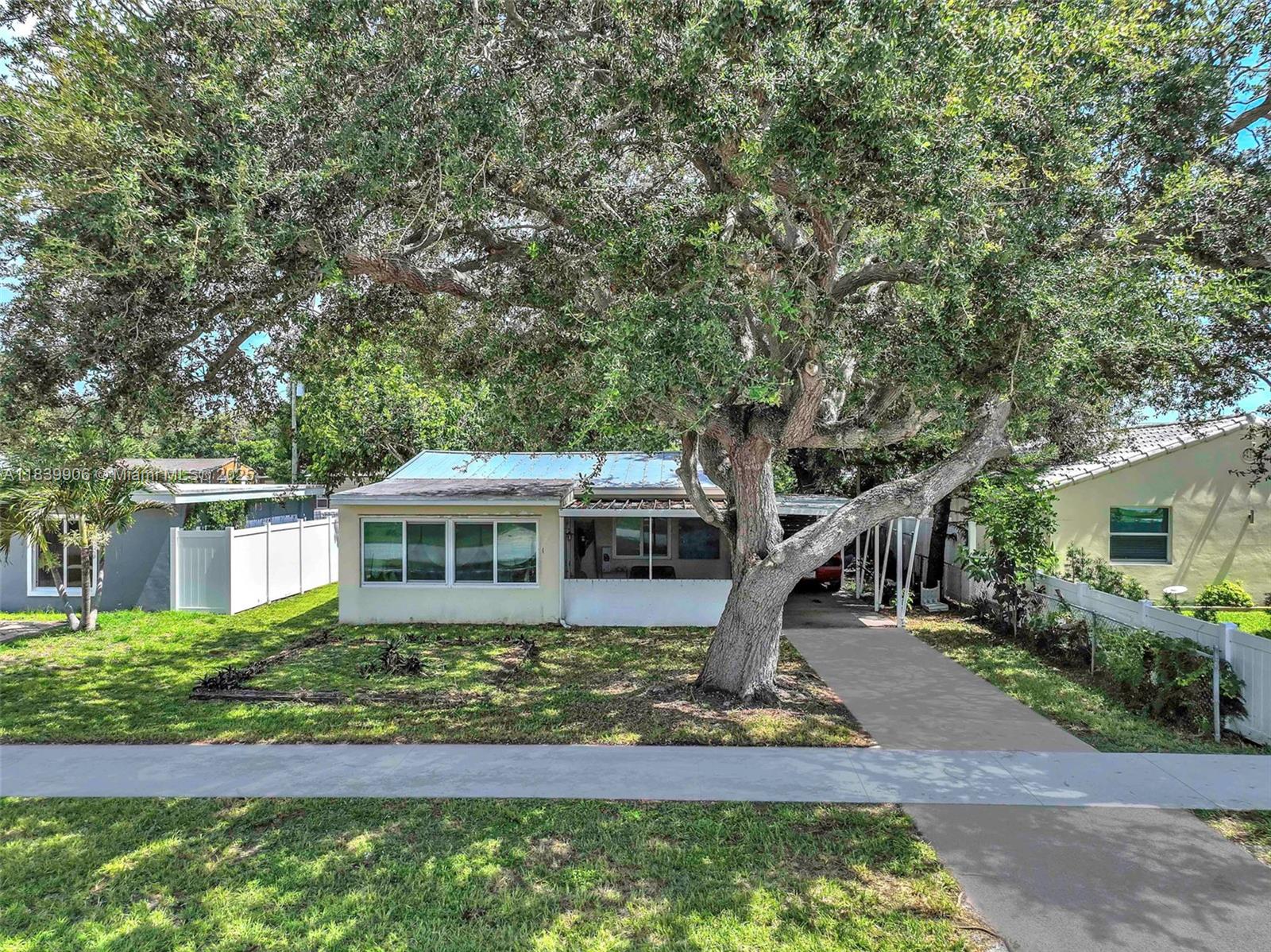 2407 Harding St, Hollywood FL 33020