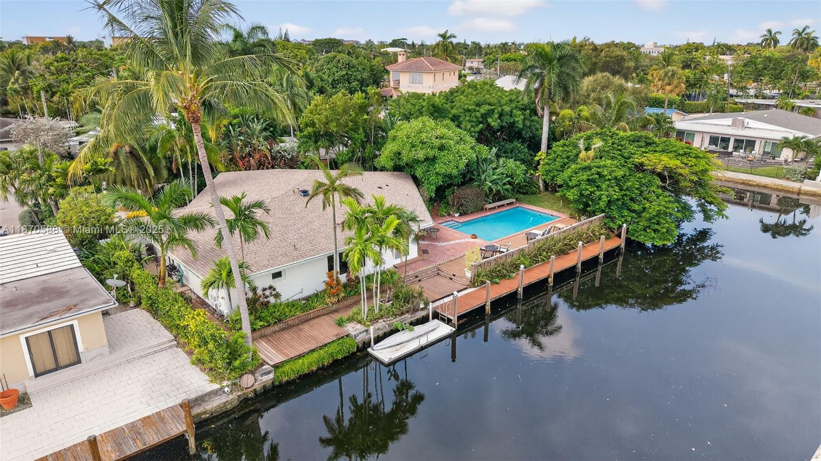 1733 NE 35th St, Oakland Park FL 33334