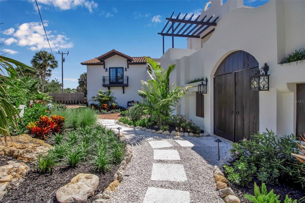 121 N CASEY KEY ROAD, OSPREY, FL — photo 2 of 30