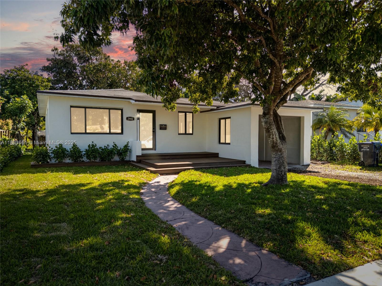 2442 Grant St, Hollywood FL 33020