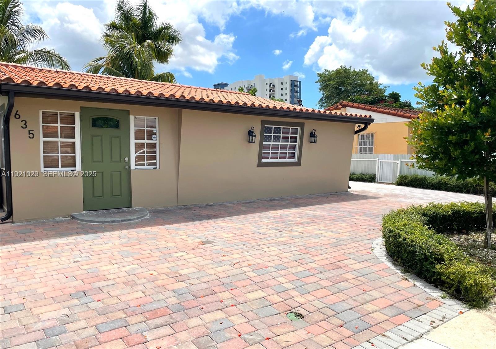 635 SW 64th Ct, Miami FL 33144